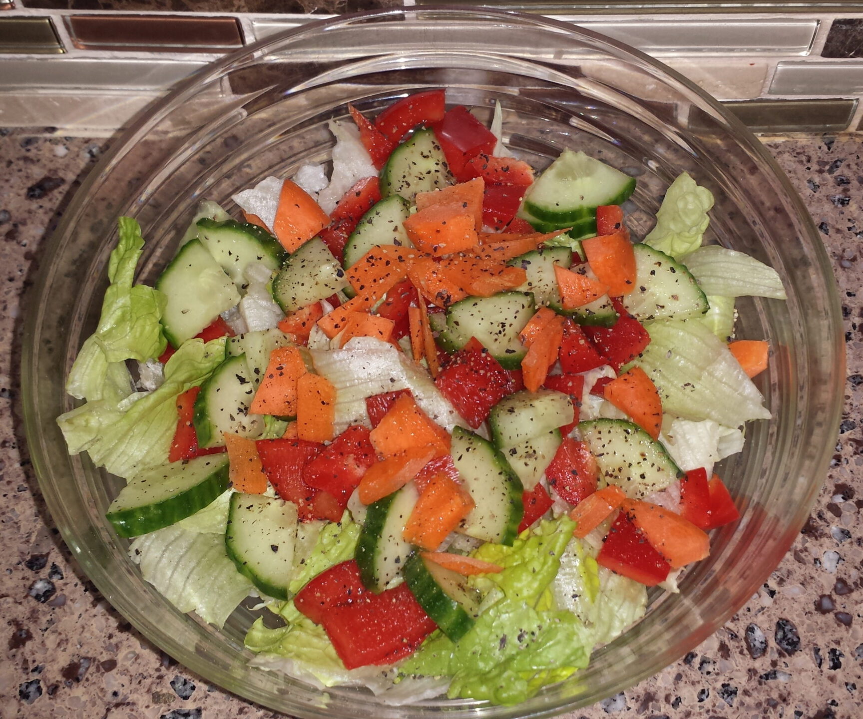 AterImber.com - The Veg Life - Vegna Tips - 8 Simple No-Cook Summer Recipes - Lettuce Salad - vegan, vegan food, what vegans eat, food blogger, vegan blogger, food reviewer, recipes, simple recipes